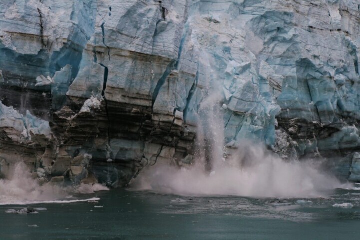 B10 Gletscher im Wasser
